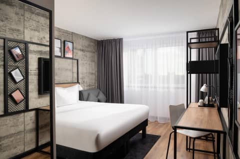ibis London Earls Court — hotel room