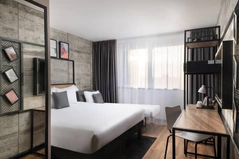 ibis London Earls Court — hotel room