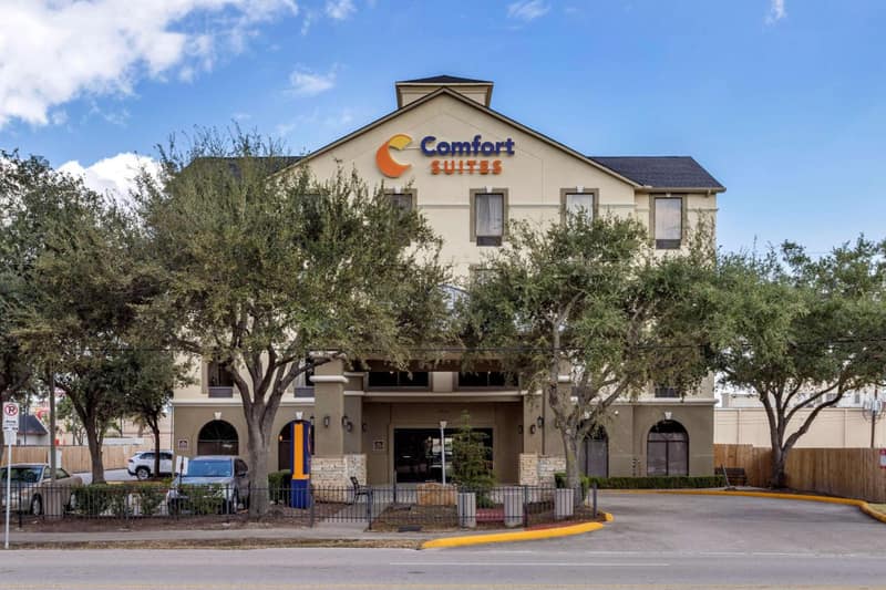 Comfort Suites Houston near Medical Center- NRG Stadium — building