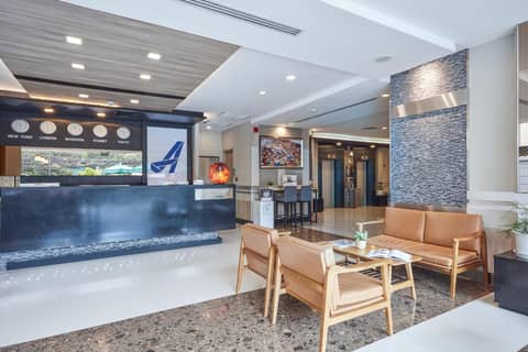Adelphi Suites Bangkok — recepcion & lobby