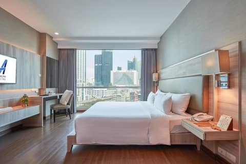 Adelphi Suites Bangkok — hotel room