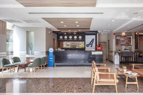 Adelphi Suites Bangkok — recepcion & lobby