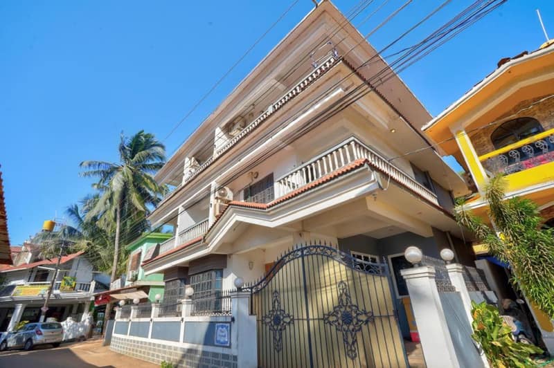 Beach Edge Calangute — building