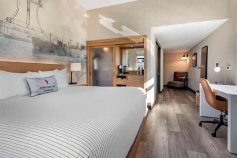 Cambria Hotel Portland Downtown Old Port — photo 4
