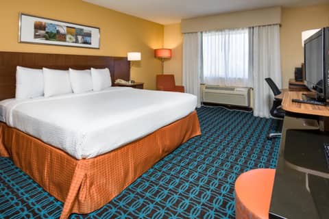 Fairfield Inn & Suites Jacksonville Airport — hotel room