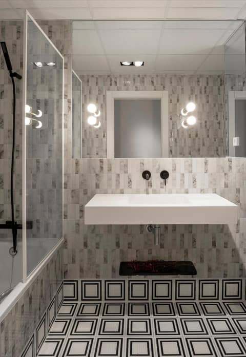 Santiago Apartments Bilbao — bathroom