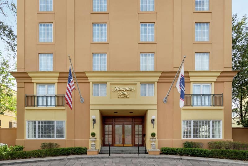 Hampton Inn New Orleans/St.Charles Ave — building