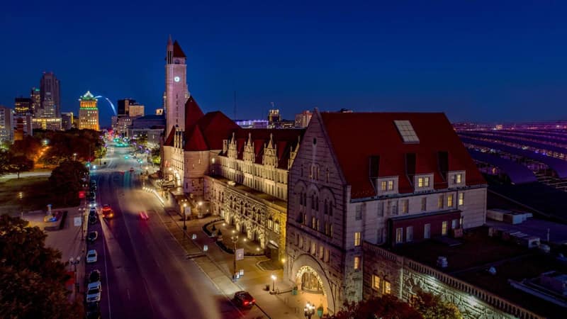 St. Louis Union Station Hotel, Curio Collection by Hilton — building