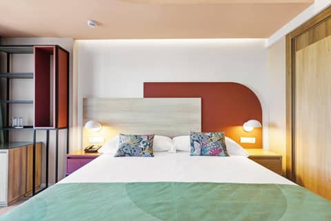 Hotel Riu Concordia — hotel room