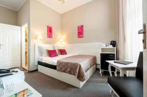 Leone Aparthotel — hotel room
