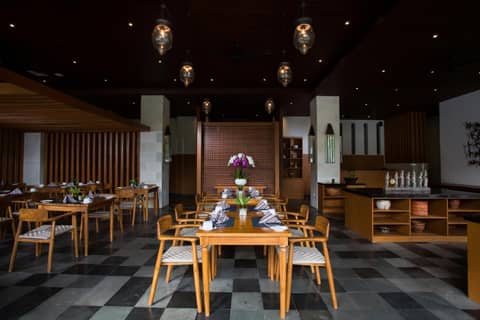 Ubud Village Hotel — dining