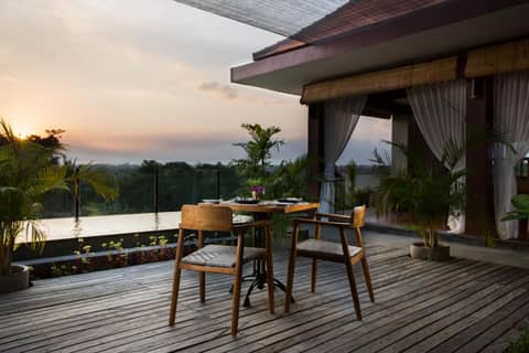 Ubud Village Hotel — dining