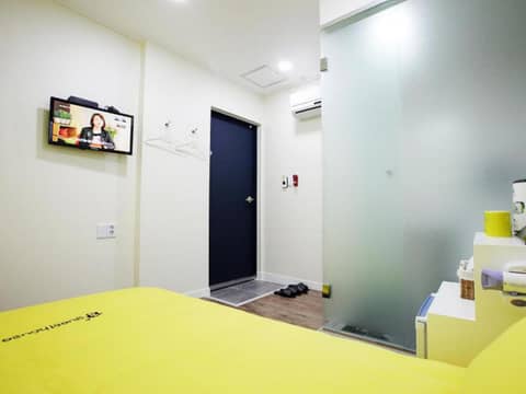 24 Guesthouse Myeongdong Avenue — hotel room