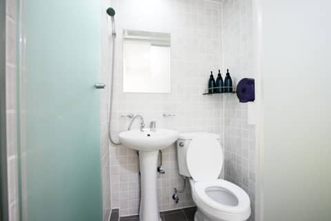 24 Guesthouse Myeongdong Avenue — bathroom