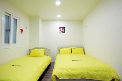 24 Guesthouse Myeongdong Avenue — hotel room