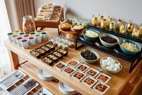 London Marriott Hotel Regents Park — breakfast buffet