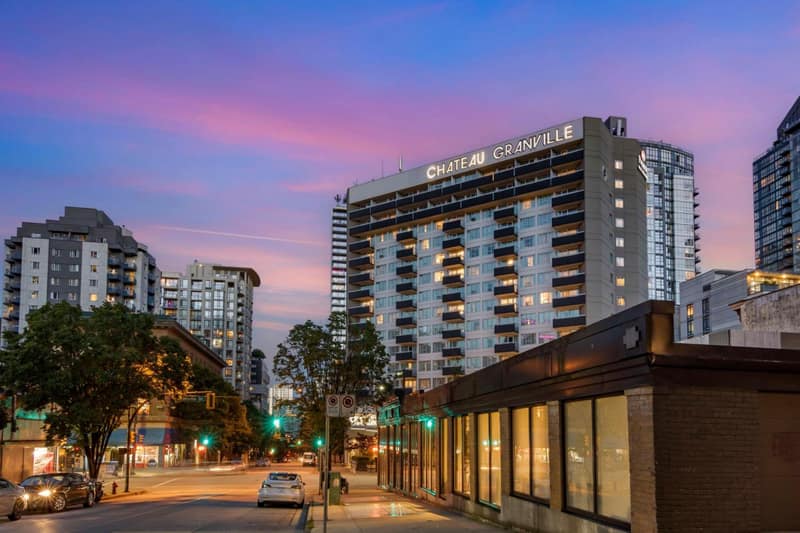 Best Western Premier Chateau Granville Hotel & Suites & Conference Centre — building