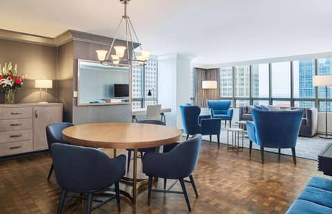 The Marquette Hotel, Curio Collection by Hilton — hotel room
