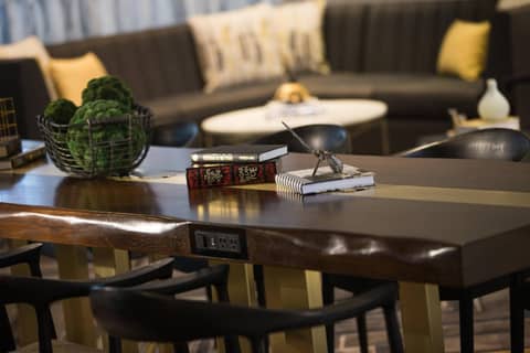 Renaissance Baltimore Harborplace Hotel — lounge