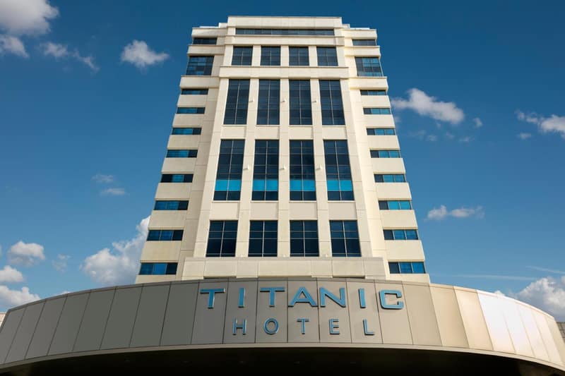 Titanic Business Kartal — building