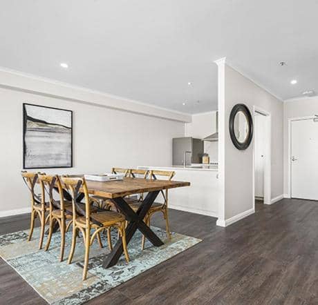 Spacious 3-Bed Waterfront Apartment — photo 3