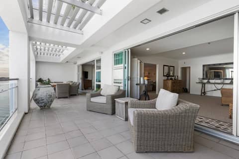 Spacious 3-Bed Waterfront Apartment — photo 4