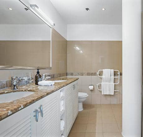 Spacious 3-Bed Waterfront Apartment — photo 5