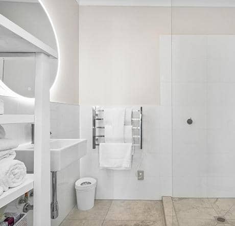 Spacious 3-Bed Waterfront Apartment — photo 6