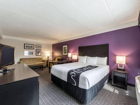 La Quinta Inn & Suites by Wyndham San Antonio Downtown — photo 2