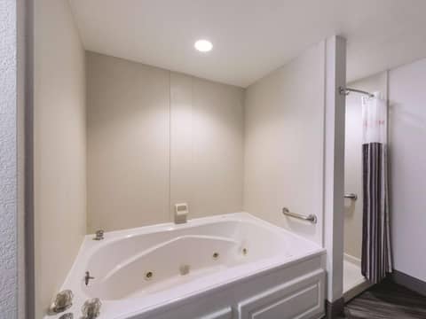 La Quinta Inn & Suites by Wyndham San Antonio Downtown — photo 6