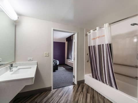 La Quinta Inn & Suites by Wyndham San Antonio Downtown — photo 7