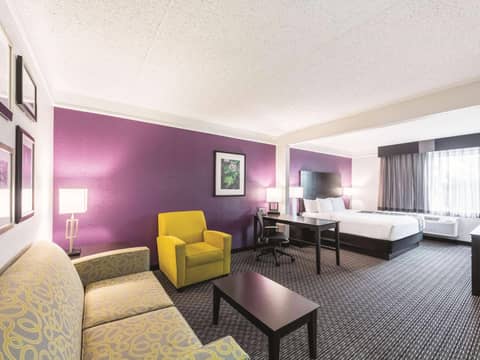 La Quinta Inn & Suites by Wyndham San Antonio Downtown — photo 8