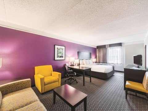 La Quinta Inn & Suites by Wyndham San Antonio Downtown — photo 9