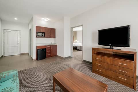 La Quinta Inn & Suites by Wyndham Fort Worth Arlington West — photo 4