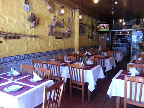 Caldeira Guest House — dining