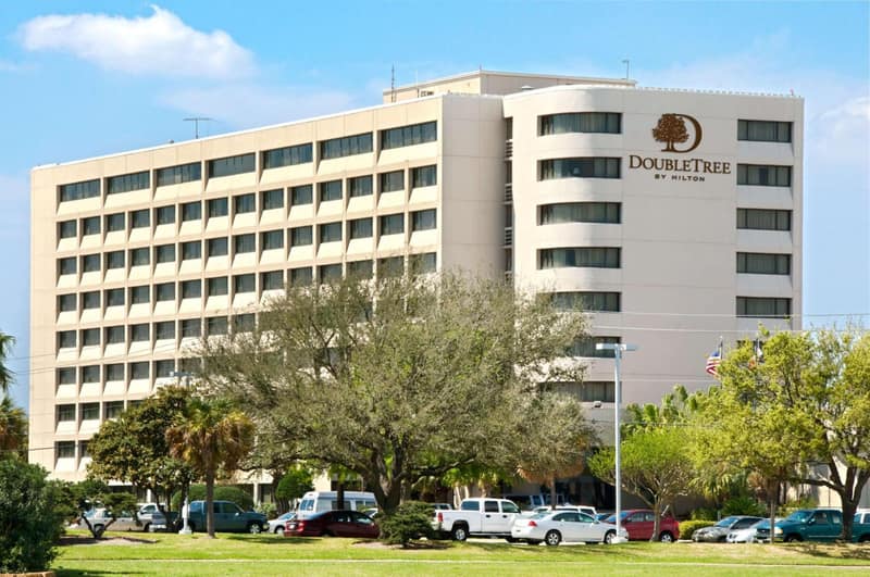 DoubleTree by Hilton Hotel Houston Hobby Airport — building