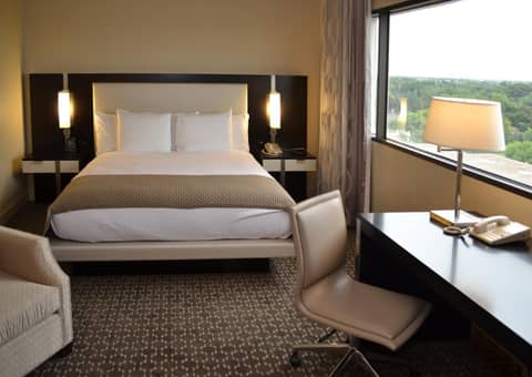 DoubleTree by Hilton Hotel Houston Hobby Airport — photo 2