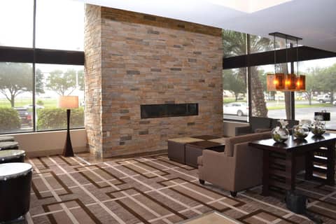DoubleTree by Hilton Hotel Houston Hobby Airport — photo 4