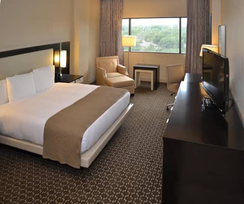 DoubleTree by Hilton Hotel Houston Hobby Airport — photo 5