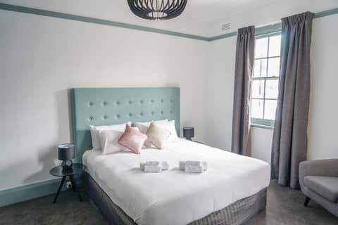 Superior King Room with Ensuite Bathroom — the supplier's photographs — photo 1