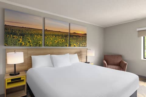 Days Inn & Suites by Wyndham Kansas City South — photo 5