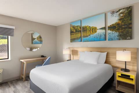 Days Inn & Suites by Wyndham Kansas City South — photo 6