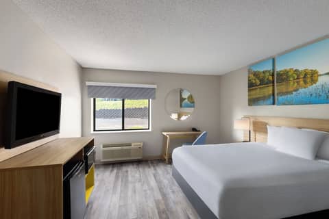 Days Inn & Suites by Wyndham Kansas City South — photo 7