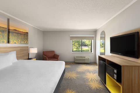 Days Inn & Suites by Wyndham Kansas City South — photo 8