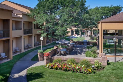 Courtyard Detroit Dearborn — photo 4