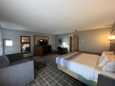 AmericInn by Wyndham Glendale Milwaukee — photo 3