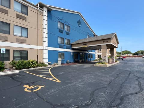 AmericInn by Wyndham Glendale Milwaukee — photo 8
