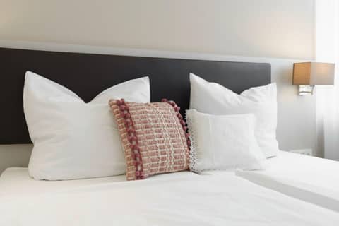 Tante ALMA's Kölner Hotel — bedroom