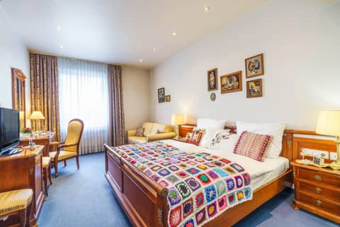 Tante ALMA's Kölner Hotel — hotel room