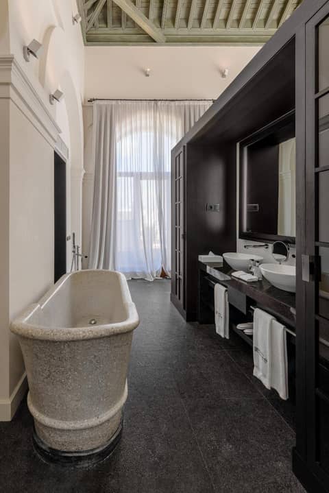 CoolRooms Palacio Villapanés 5 GL — bathroom